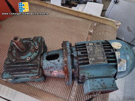 Motoredutor Cestari com motor de 0,75 CV trif�sico WEG