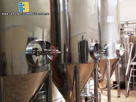 Adega para fermenta��o matura��o armazenamento cervejeira para cervejas