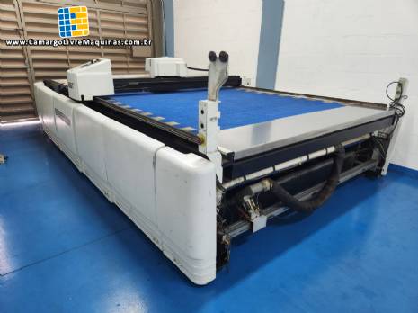 M�quina de corte com faca tangencial GERBERcutter