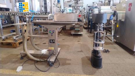 Envasadora com 2 bicos para l�quidos e rosqueadora de tampas pilfer