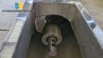 Rosca alimentadora transportadora helicoidal inclinada com silo receptor em inox Maqinox