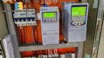 Rosca alimentadora transportadora helicoidal inclinada com silo receptor em inox Maqinox