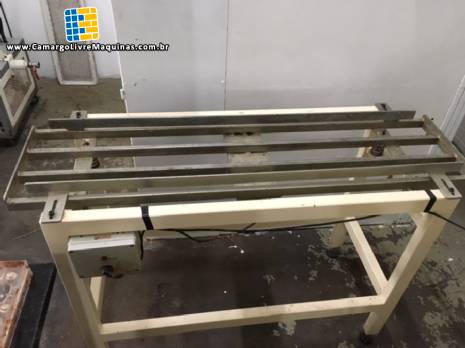 Mesa vibrat�ria para formas de chocolate Jcmaq