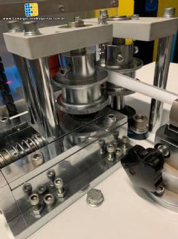 Embaladora de canudos com sistema de flexografia para impress�o no papel