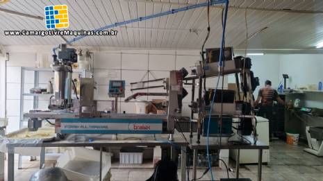 Formadora Modeladoras e recheadora autom�tica com alimentador extrusora cont�nua Bralyx Formix Multimassas  para produtos laminados