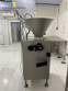 Embutideira cont�nua � v�cuo em inox 2000 kg / h para lingui�as espetinho Vemag
