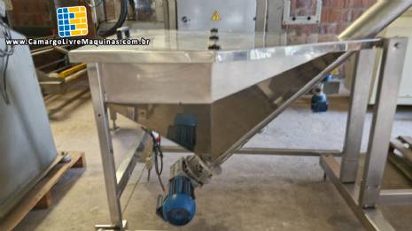 Rosca alimentadora transportadora helicoidal inclinada com silo receptor em ao inox