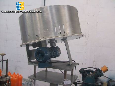 Alimentador e posicionador de tampas rotativo Alimentador e posicionador de tampas rotativo