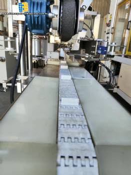 Aplicadora de selo lacre para cartuchos 3 abas selo de produto importado com cabeçote duplo Tecmaes Aplicadora de selo lacre para cartuchos 3 abas selo de produto importado com cabeçote duplo Tecmaes