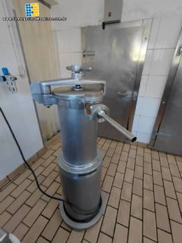 Embutideira pneumática em inox 150 até 300 Kg por hora KLAINOX Embutideira pneumática em inox 150 até 300 Kg por hora KLAINOX